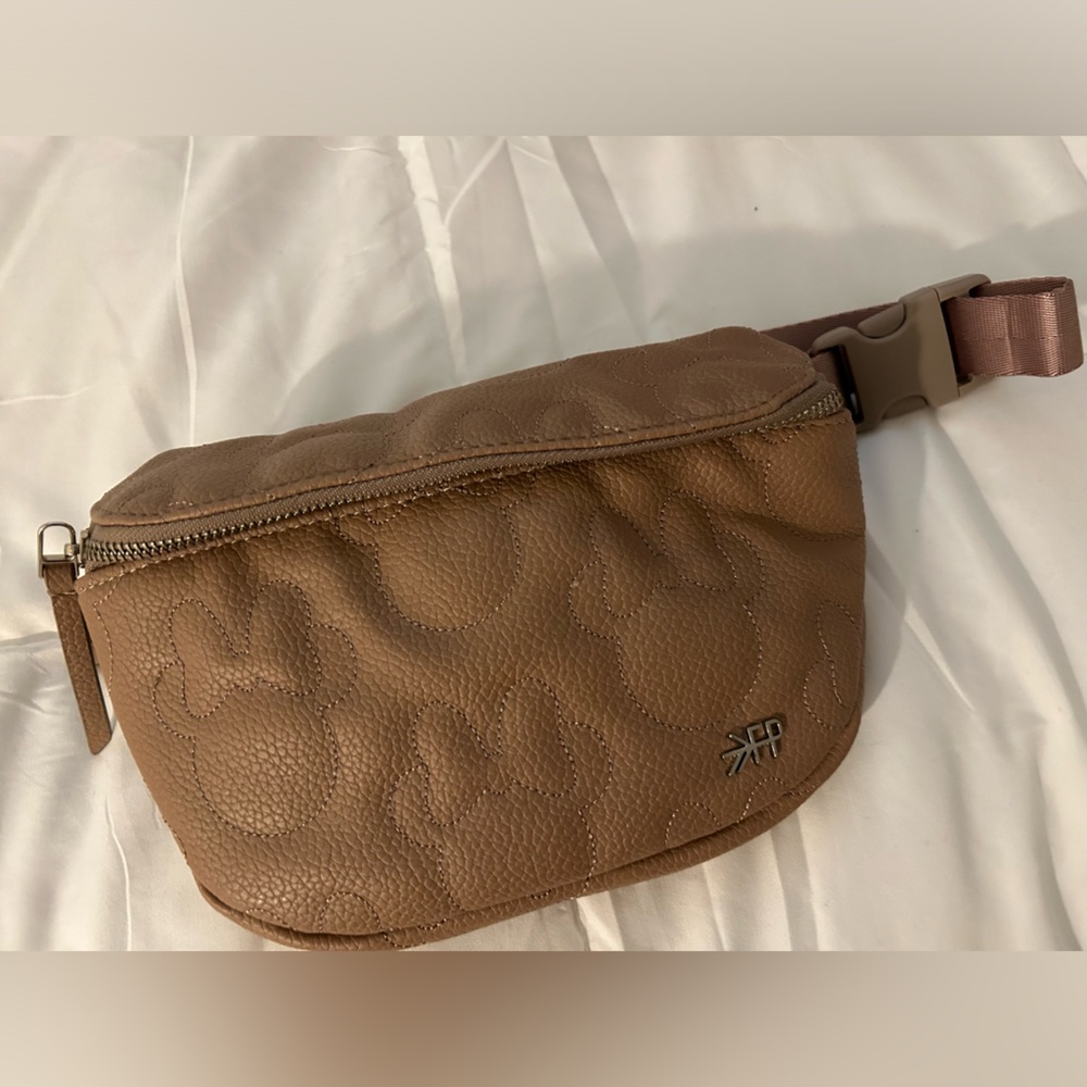 Freshly picked Minnie Fanny pack